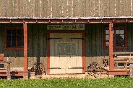 Foto de Reconstrucción de un asentamiento original en la zona rural de Illinois. Sitio histórico de Chaplin Creek, Franklin Grove, Illinois. - Imagen libre de derechos