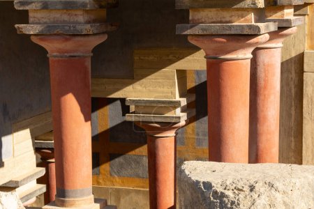 Foto de Knossos, Heraklion, Creta, Grecia - 21 de septiembre de 2023 - Las ruinas del hermoso Palacio de Knossos, Creta, Grecia. - Imagen libre de derechos