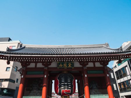 Templo Asakusa u otro nombre Templo Sensoji. Uno de los templos más coloridos y populares de Tokio con tema rojo.