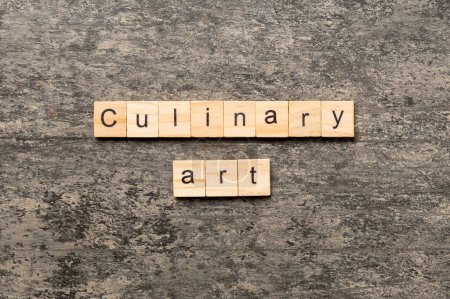 Téléchargez les photos : Mot d'art culinaire écrit sur un bloc de bois. Texte d'art culinaire sur table en ciment pour votre desing, concept. - en image libre de droit