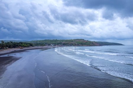 Imágenes aéreas de la playa de Harnai en Dapoli, ubicada a 200 km de Pune en la costa oeste de Maharashtra India.