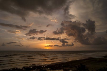 Scène au coucher du soleil à Ladghar plage Dapoli, situé à 200 kms de Pune sur la côte ouest du Maharashtra Inde.