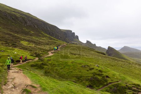 Téléchargez les photos : SKYE, SCOTHLAND 2022, 17 août : Belle image de paysages spectaculaires du Quiraing sur l'île de Skye en été, Écosse - en image libre de droit
