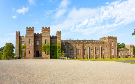 Foto de A panoramic view of the magnificent Scone Palace, historic building and attraction in the village of Scone and the city of Perth, Scotland - Imagen libre de derechos