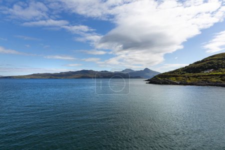 Foto de El mar de las Hébridas. Fotografía tomada desde el ferry que conecta Mallaig con la Isla de Skye - Imagen libre de derechos