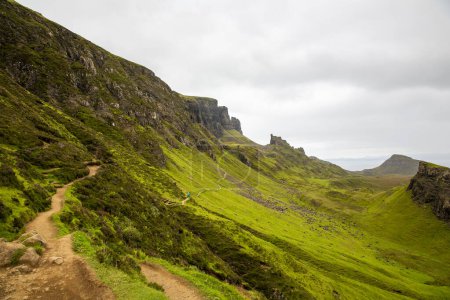 Téléchargez les photos : Belle image de paysages spectaculaires de la Quiraing sur l'île de Skye en été, Écosse - en image libre de droit