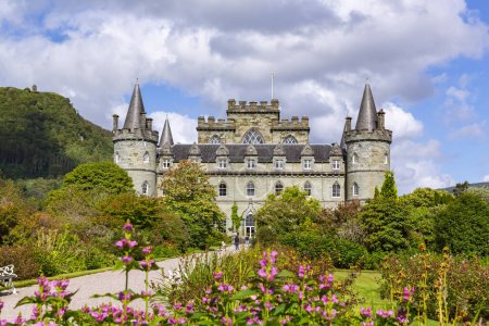 Foto de INVERARAY, SCOTLAND 2022, 20 de agosto: El Castillo de Inveraray. Una atracción icónica de visitantes escoceses en Argyll - Imagen libre de derechos