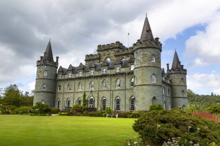 Téléchargez les photos : INVERARAY, ÉCOSSE 2022, 20 août : Le château d'Inveraray. Une attraction écossaise emblématique à Argyll - en image libre de droit