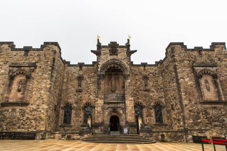 Téléchargez les photos : EDINBURGH, ÉCOSSE 2022 Août 22 : Le château d'Édimbourg est une ancienne forteresse, de sa position sur le rocher du château, il domine le panorama de la ville d'Édimbourg - en image libre de droit