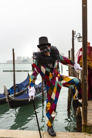 Téléchargez les photos : Superbe image de masques de carnaval à Riva degli Schiavoni, Venise, Italie - en image libre de droit