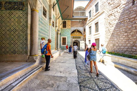 Téléchargez les photos : ISTANBUL, TURQUIE 2023 03 août : Belle vue sur le célèbre Palais Topkapi à Istanbul, Turquie - en image libre de droit