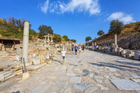 Foto de EFESO, TURQUÍA 2023, 10 de agosto: Hermosa vista de Éfeso, un sitio arqueológico muy importante en el suroeste de Turquía - Imagen libre de derechos