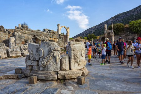 Foto de EFESO, TURQUÍA 2023, 10 de agosto: Hermosa vista de Éfeso, un sitio arqueológico muy importante en el suroeste de Turquía - Imagen libre de derechos