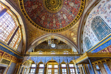 Téléchargez les photos : ISTANBUL, TURQUIE 2023 03 août : Belle vue sur le célèbre palais de Topkapi à Istanbul, Turkiye - en image libre de droit