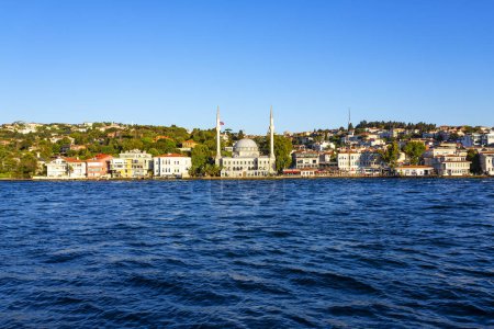 Hermosa vista de Estambul y el Cuerno de Oro durante un crucero en el Bósforo, Turquía