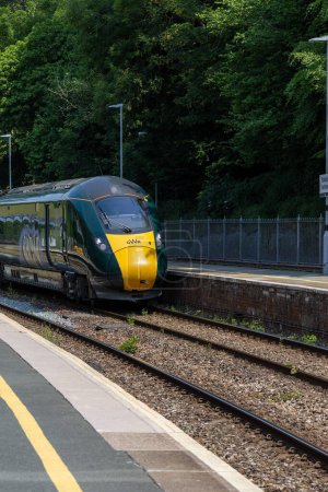 Téléchargez les photos : Bodmin, Cornwall, Royaume-Uni - 13 juin. Train à grande vitesse GWR à la gare de Bodmin General à Bodmin, Cornouailles le 13 juin 2023 - en image libre de droit