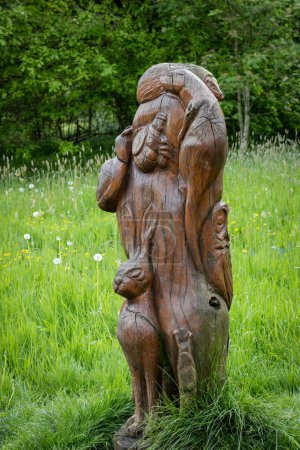 Photo for CARSINGTON WATER, ASHBOURNE, DERBYSHIRE, UK, MAY 18. Wooden statue at Carsington Water, Ashbourne, Derbyshire on May 18, 2024 - Royalty Free Image