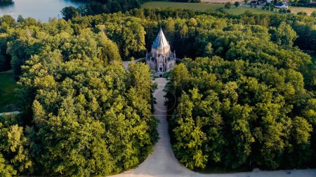 La tumba de Schwarzenberg es una magnífica estructura neoclásica situada en la ciudad de Trebon, Bohemia del Sur, República Checa.