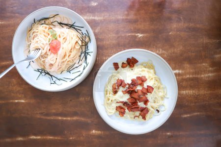 pasta o espaguetis, salsa de crema mentaiko espaguetis o salsa de crema mentaiko pasta con algas y espaguetis, pasta o espaguetis carbonara o pasta carbonara con tocino