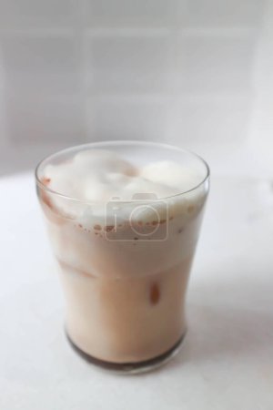 Eisschokolade, Eiskakao oder Kaffee, Eiskaffee oder Eiskaffee zum Servieren