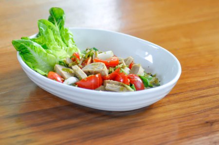 salade de saucisse, salade épicée ou salade épicée thaïlandaise ou salade de saucisse thaïlandaise ou salade de saucisse épicée thaïlandaise