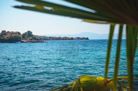Téléchargez les photos : Vue sur le front de mer et le port de Malinska, île de Krk en Croatie - en image libre de droit