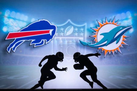 Téléchargez les photos : BUFFALO, USA, JANUARY 10, 2023: Miami Dolphins vs. Buffalo Bills. NFL Wild Card Round 2023, Silhouette of two NFL American Football Players against each other. Big screen in background - en image libre de droit