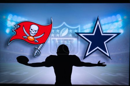 Téléchargez les photos : TAMPA BAY, USA, JANUARY 10, 2023: Dallas Cowboys vs. Tampa Bay Buccaneers. NFL Wild Card Round 2023, Silhouette of NFL player of american football. holding ball in hand. Big screen in background - en image libre de droit