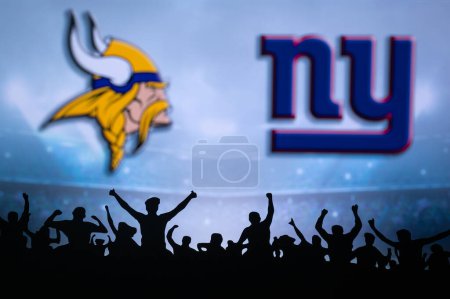 Téléchargez les photos : MINNESOTA, USA, JANUARY 10, 2023: New York Giants vs. Minnesota Vikings. NFL Wild Card Round 2023, Silhouette of fans supporting the team and cheering for the players during the game. Big screen - en image libre de droit