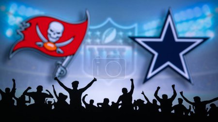 Téléchargez les photos : TAMPA BAY, USA, JANUARY 10, 2023: Dallas Cowboys vs. Tampa Bay Buccaneers. NFL Wild Card Round 2023, Silhouette of fans supporting the team and cheering for the players during the game. - en image libre de droit
