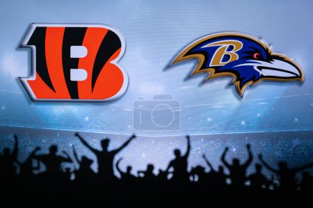 Foto de CINCINNATI, USA, JANUARY 10, 2023: Baltimore Ravens vs. Cincinnati Bengals. NFL Wild Card Round 2023, Silhouette of fans supporting the team and cheering for the players during the game. - Imagen libre de derechos