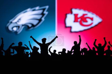 Téléchargez les photos : PHOENIX, USA, 30 JANUARY 3, 2023: Philadelphia Eagles vs. Kansas City Chiefs. Fans cheers at Super Bowl LVII, 2023 final NFL Game - en image libre de droit