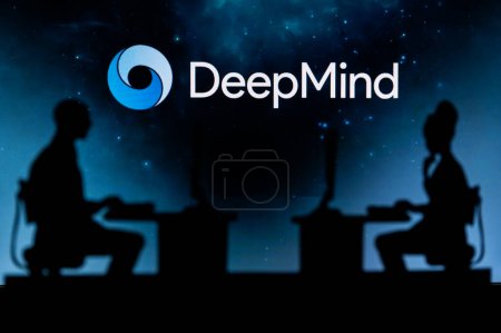Téléchargez les photos : USA, NEW YORK CITY, JANUARY 30, 2023: DeepMind from Google. Pushing Boundaries with Cutting-Edge Software: Two Developers Silhouetted with Company Logo in Background. - en image libre de droit
