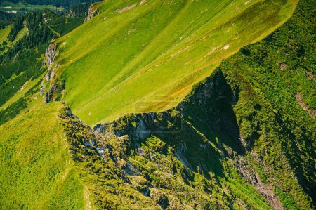 Téléchargez les photos : La diplomatie pacifique de la nature : la frontière verte et immaculée des Tatras Belianske servant de pont harmonieux entre la Slovaquie et la Pologne - en image libre de droit