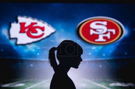 Téléchargez les photos : LAS VEGAS, NEVADA, USA, 29 JANVIER 2024 : Taylor Swift Silhouette au Super Bowl LVIII, Kansas City Chiefs vs. Les 49ers de San Francisco au Allegiant Stadium - en image libre de droit