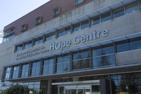Foto de Vancouver, Canadá - 12 de julio de 2022: Vista del edificio The Greta ang Robert H.N. Centro de Fiquiatría y Educación Ho. Centro de esperanza - Imagen libre de derechos