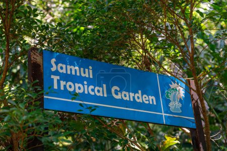 Vista del cartel de bienvenida en Samui Tropical Garden cerca de la cascada Namuang 2 en Koh Samui, Tailandia