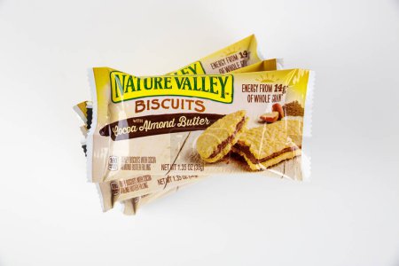 Téléchargez les photos : Le 8 janvier 2022. New York, États-Unis. Biscuits au miel au beurre d'amande de cacao par Nature Valley. - en image libre de droit