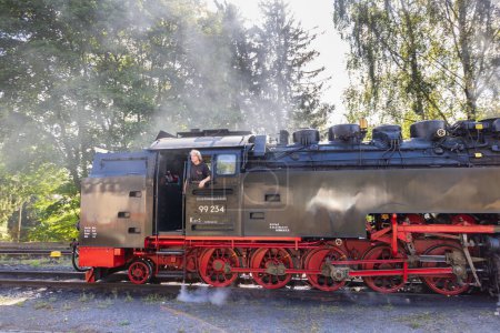 Téléchargez les photos : Drei Annen Hohne, Allemagne - 13 septembre 2022 : Le train à vapeur Brockenbahn entre Werningerode et Brocken à Oberharz am Brocken en Saxe-Anhalt Harz en Allemagne - en image libre de droit