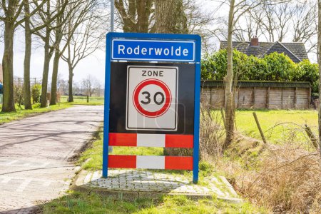 Téléchargez les photos : Roderwolde, Pays-Bas - 27 mars 2023 : Nom du lieu : Municipalité de Roderwolde Noordenveld aux Pays-Bas - en image libre de droit