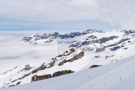 Téléchargez les photos : Paysage enneigé Mont Titlis à 3020 mètres d'altitude à Engelberg Suisse - en image libre de droit
