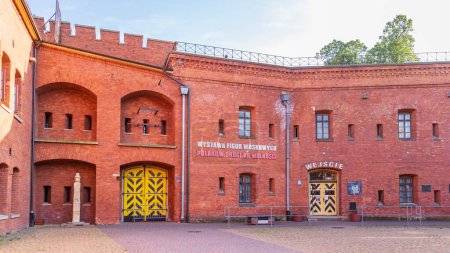 Foto de Cracovia, Polonia - 19 de julio de 2023: Museo Kosciuszko Mound en Cracovia, Polonia, hito de la ciudad desde 1823, dedicado al héroe militar polaco y estadounidense Tadeusz Kosciuszko - Imagen libre de derechos
