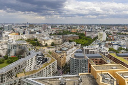Téléchargez les photos : Vue aérienne de Berlin avec des toits verts en Allemagne Europe - en image libre de droit