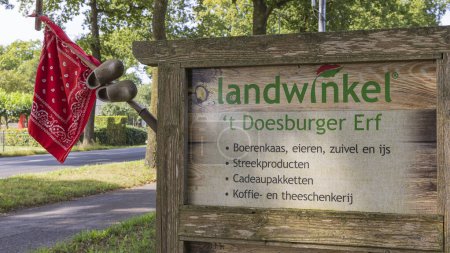 Téléchargez les photos : Ede, Pays-Bas - 16 septembre 2023 : Panneau d'information de la ferme locale en dehors de la ville Ede en Gueldre aux Pays-Bas - en image libre de droit