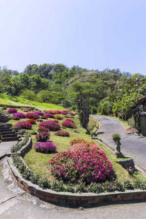 Jardin aire de repos El Jardin le long de la route dans la province d'Alajuela à San Ramon, Costa Rica