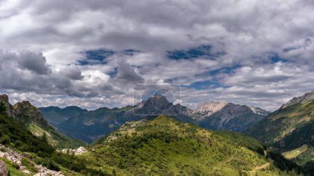 Journée d'été dans les Alpes du Frioul-Vénétie-Julienne, Italie