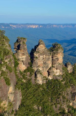 Foto de Una vista de las Tres Hermanas en las Montañas Azules de Australia - Imagen libre de derechos