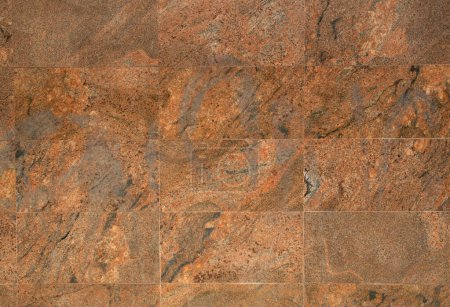 Téléchargez les photos : Nouveau mur de pierre brun coloré closeu - en image libre de droit