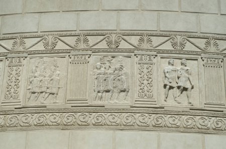 Friso metopes del Tropaeum Traiani o Trofeo de Trajano en la ciudad Adamclisi, Constanta, Rumania, Europ
