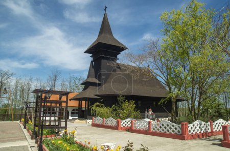 Téléchargez les photos : L'église en bois du monastère Deleni Nativité, Constanta, Roumanie, Europ - en image libre de droit